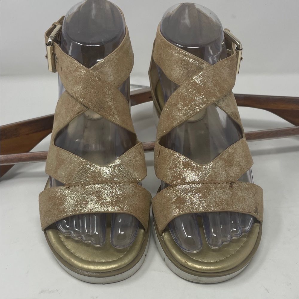 Sofft Gold and Tan Strappy Sandals Size 6 Excellent Condition